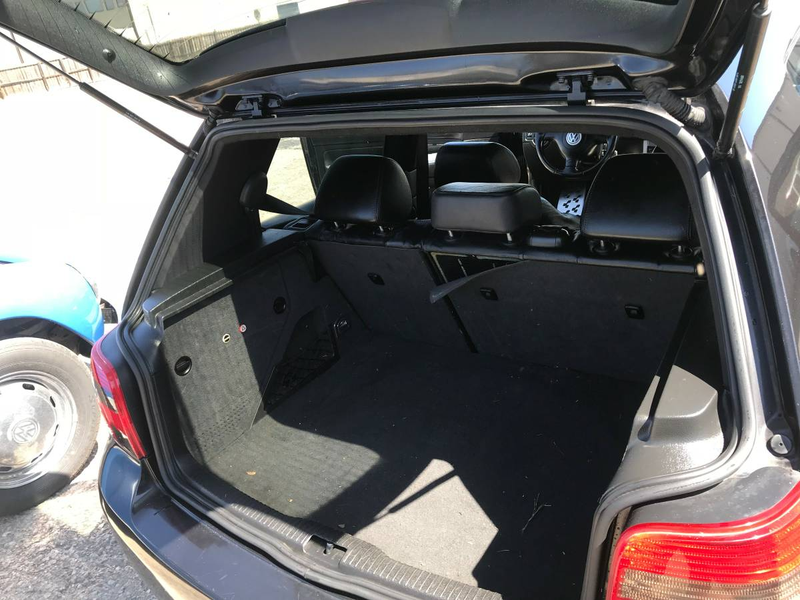 Illustration for article titled At $8,750, Could This 2004 VW R32 Be Your Golf With Balls?
